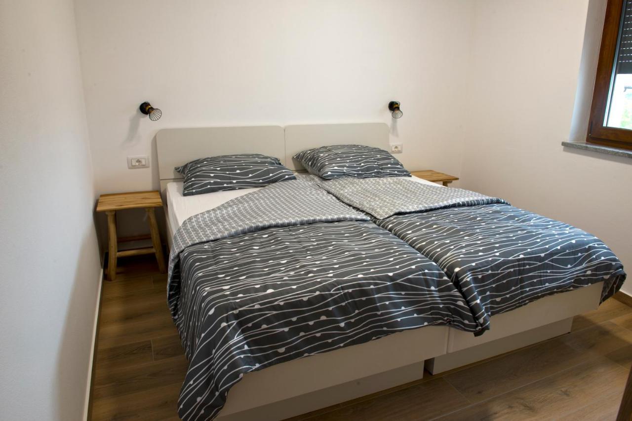 Apartmaji Tanto Malovse Crnice Buitenkant foto