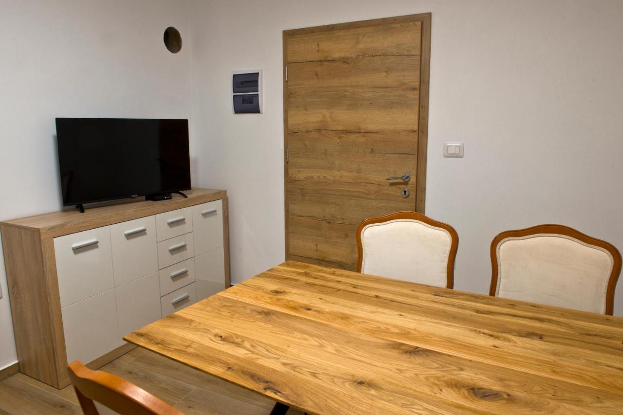 Apartmaji Tanto Malovse Crnice Buitenkant foto