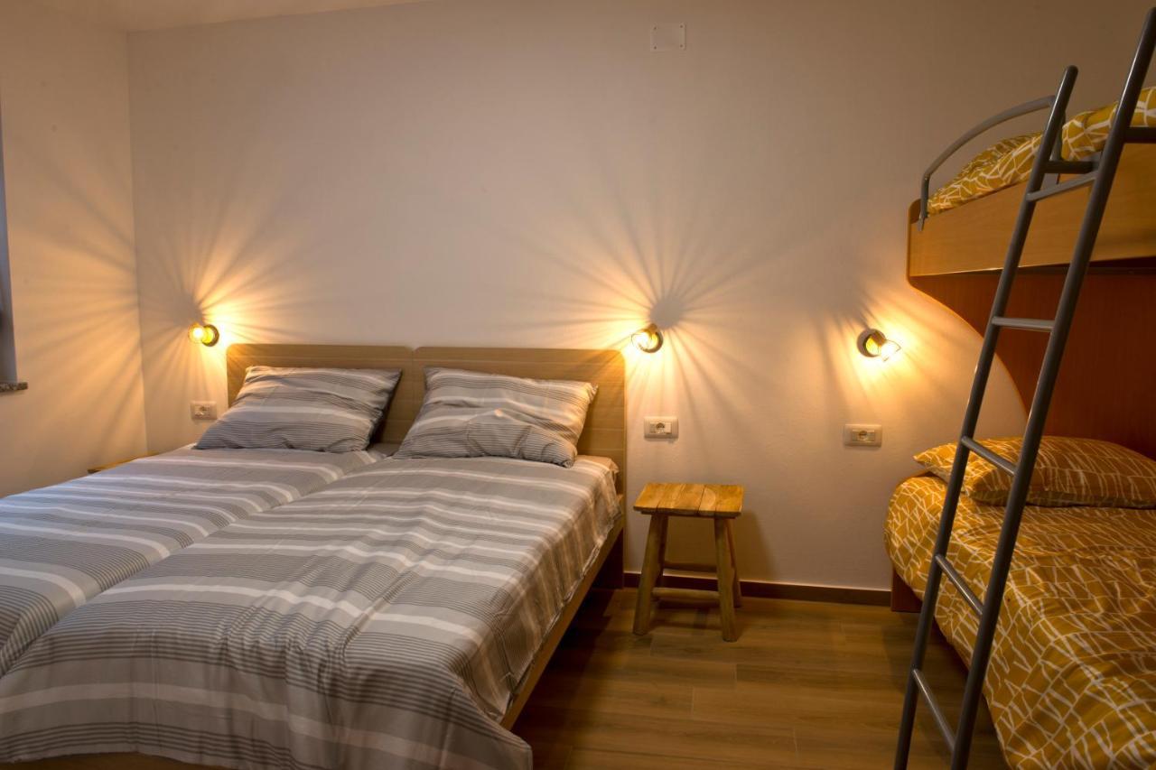 Apartmaji Tanto Malovse Crnice Buitenkant foto