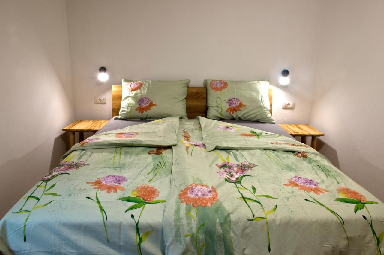 Apartmaji Tanto Malovse Crnice Buitenkant foto