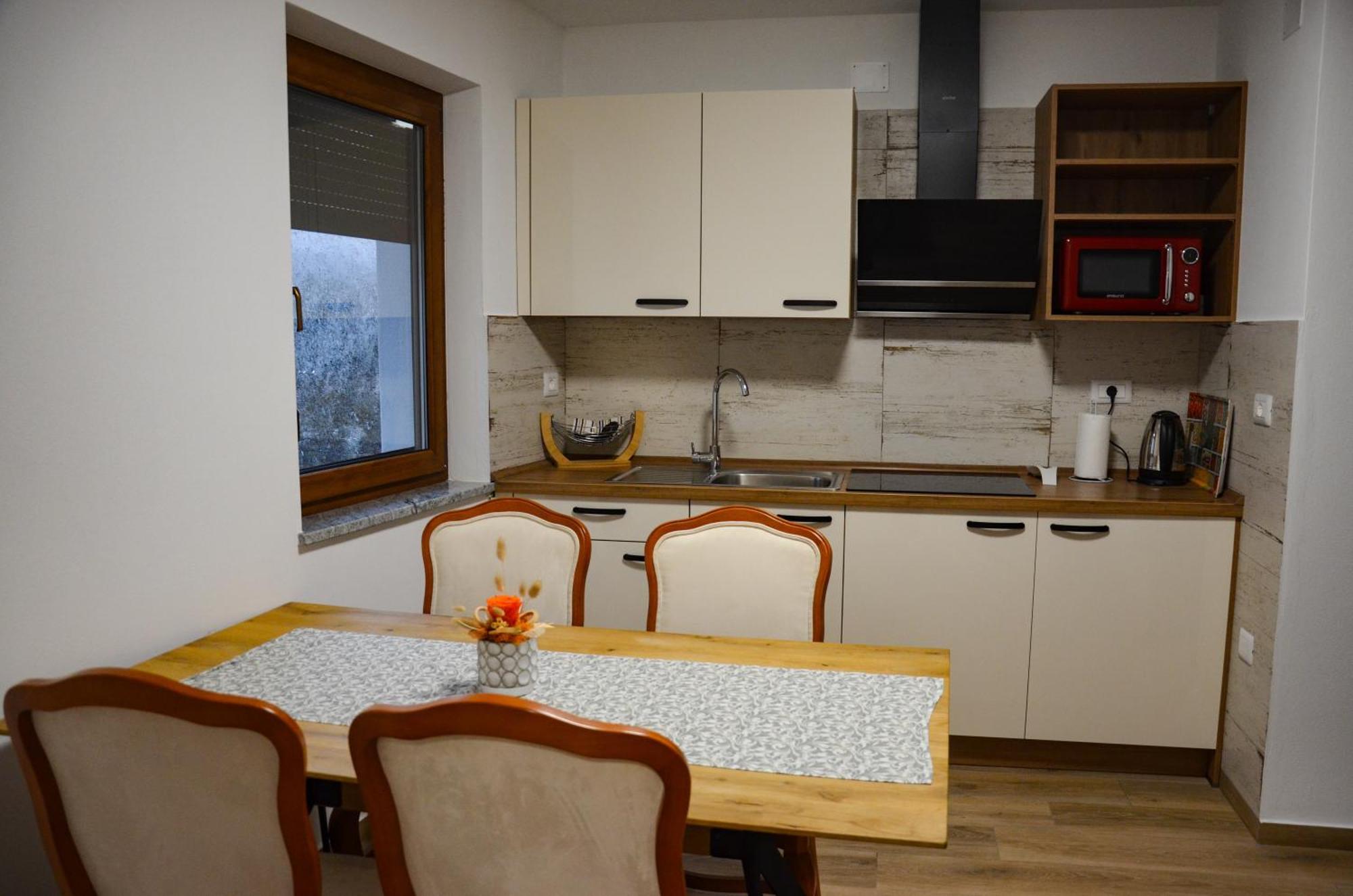 Apartmaji Tanto Malovse Crnice Buitenkant foto