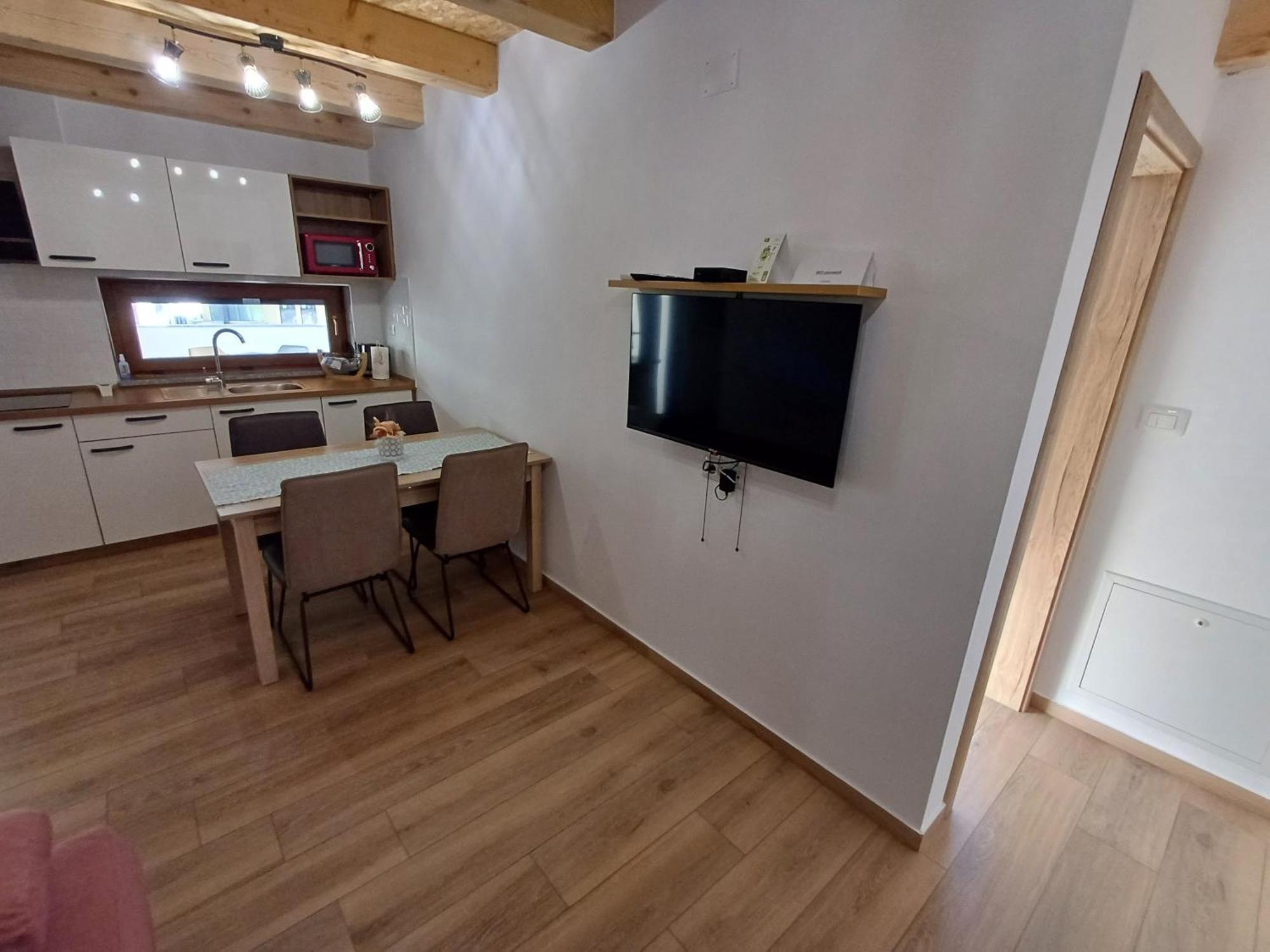 Apartmaji Tanto Malovse Crnice Buitenkant foto