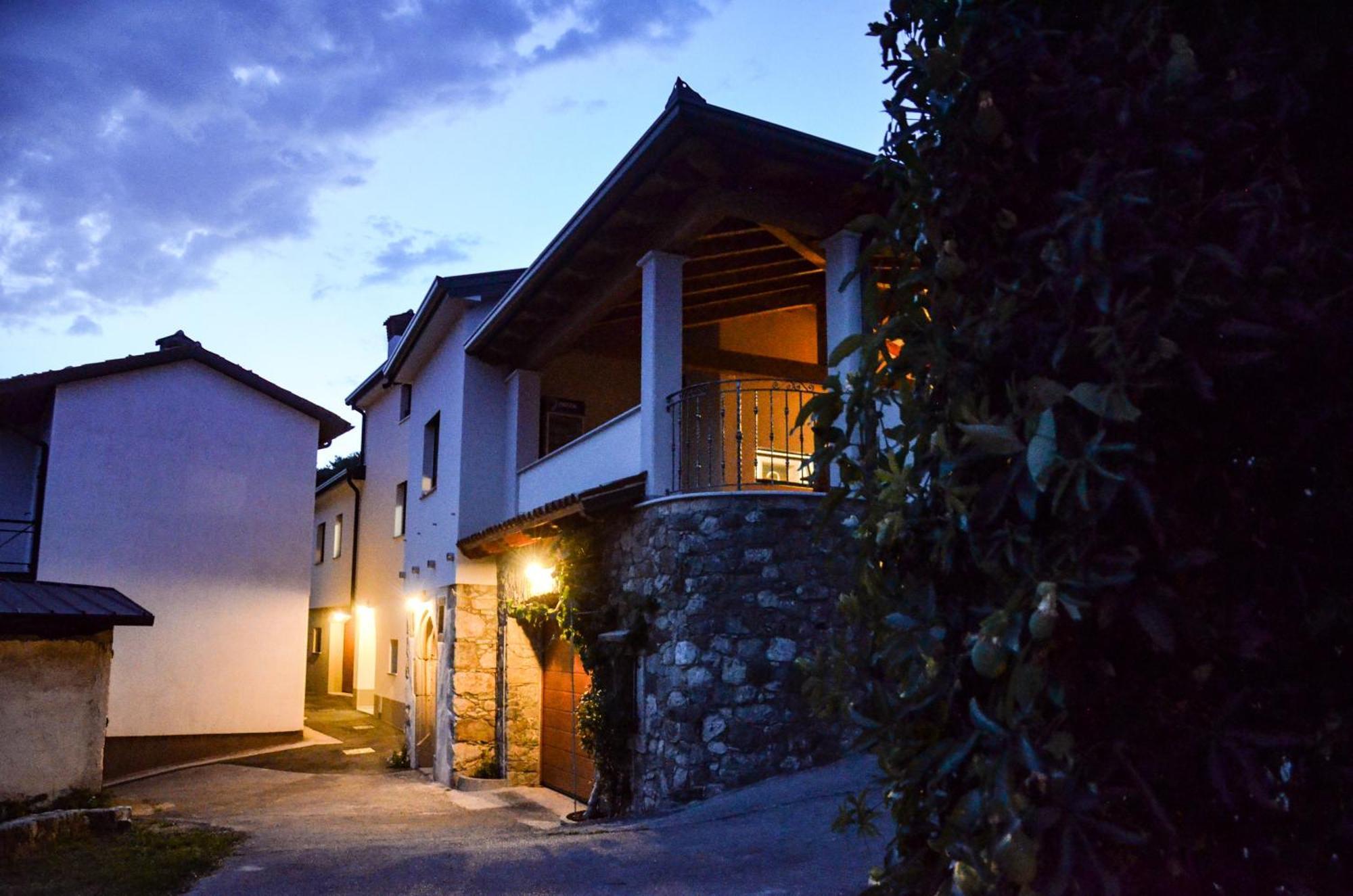 Apartmaji Tanto Malovse Crnice Buitenkant foto